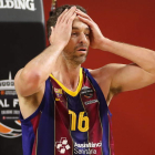 Pau Gasol se lamenta de la derrota sufrida por un Barcelona que esperaba ser campeón. VOGEL