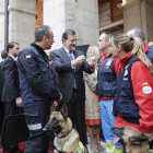Rajoy conversa con los miembros del Ericam durante los actos del día de la Comunidad de Madrid. ZIPI