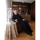 Imagen del sacerdote José Antonio Fortea en su residencia de Motril