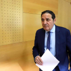 El consejero de Sanidad informa sobre la constitución del grupo de trabajo para la mejora de la Atención Primaria. MIRIAM CHACÓN