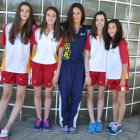 Las leonesas Eva Pelayo, Claudia González, Laura Torres y Lucía Gutiérrez junto a su entrenadora Paula García Cascallana.