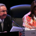 El presidente de Cuba, Raúl Castro, cede la presidencia de la Celac a su homóloga de Costa Rica, Laura Chinchilla.