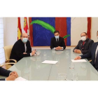 Reunión mantenida entre el Ayuntamiento de La Bañeza y la consejería de Cultura. DL