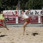 Las jugadoras del balonmano femenino dieron un buen espectáculo