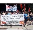 Protesta de los trabajadores de Atento en las puertas del Ayuntamiento.