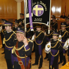 La banda de música de Las Tres Caídas estrena este año uniforme regalado por el consistorio.