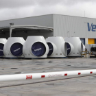 La actividad en la planta de Vestas de Villadangos finalizará el 31 de diciembre. JESÚS F. SALVADORES