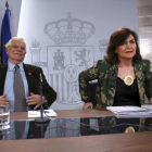 Josep Borrell y Carmen Calvo, en la rueda de prensa posterior al Consejo de Ministros.