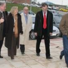 Canedo, Valcarce, Porras, Robles y Tejera, ayer al visitar la residencia