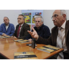 Ignacio Fernández, Dionisio Domínguez, Carlos Pérez-Alfaro y Lorenzo López Trigal, ayer en la presentación del libro.
