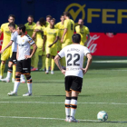 Los jugadores del Villarreal celebran el gol de Gerard Moreno ante el Valencia. D. C.