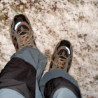 Los pies de un excursionista en una imagen de archivo.
