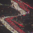 Monumental atasco en Los Ángeles de gente que intenta llegar a su casa para la cena de Acción de Gracias.