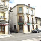 A la derecha, el edificio donde nació Díez Rollán que da a la calle que llevará su nombre.