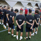 Valverde da órdenes a sus futbolistas en la primera sesión de la temporada. FCB