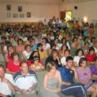 La casa de cultura de Cistierna se quedó  pequeña para acoger a cientos de personas