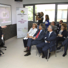 El alcalde junto a distintas autoridades ayer en Alzhéimer León.