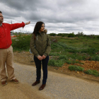Tino Rodríguez y María José Díaz-Caneja Fernández, en el polígono de Torneros.