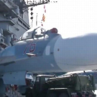 Preparativos en el portaviones ruso 'Almirante Kuznetsov' antes de atacar al Estado Islámico en Siria.