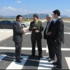 La delegación industrial israelí, con los alcaldes de Ponferrada y Cubillos, ayer en el Bayo