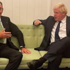 Ignacio Galán con el primer ministro del Reino Unido, Boris Johnson, ayer, en Londres. IBERDROLA