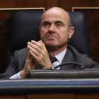 El ministro de Economía, Luis de Guindos. SERGIO BARRENECHEA