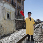 Felicidad Díez Álvarez rememora sus años guardabarrera en Sorriba, en el Museo del Ferroviario de Cistierna. JESÚS F. SALVADORES