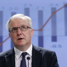 El comisario económico, Olli Rehn, durante la rueda de prensa, este miércoles en Bruselas.