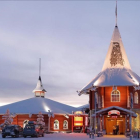 Casa de la Navidad en la aldea de Papa Noel oficial en Rovaniemi (Finlandia).