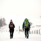 Dos montañeros, en Roncesvalles, el pasado 16 de diciembre.