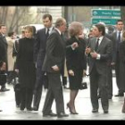 La llegada de la Familia Real al completo, con el presidente Aznar y su esposa, marcó el inicio de los funerales en La Almudena.