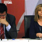 Elena Valenciano, junto a Óscar López, durante la Ejecutiva Federal del PSOE, ayer.