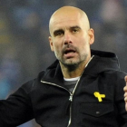 Guardiola, entrenador del City, con el lazo amarillo.