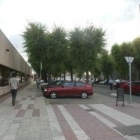 La calle San Cristóbal transcurre entre la estación de autobuses y el edificio de los Bomberos
