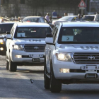 El convoy de los inspectores de la ONU cruza la frontera entre Síria y Líbano.