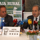 Nicanor Santos y Cipriano García, presidente y director general de Caja Rural. RAMIRO