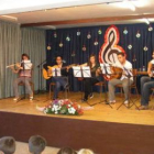 Una de las actuaciones que tuvo lugar durante la celebración de los 25 años del colegio.