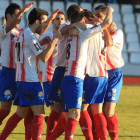 Los jugadores rojiblancos celebran el gol del empate ante el Tordesillas como mal menor.