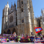 El congreso de peñas del Barcelona culminó con una visita a la Catedral de León.