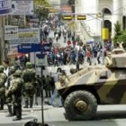 Tropas militares patrullan las calles de La Paz para evitar actos violentos