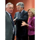 Tremonti, Reynders y Salgado charlan antes de la reunión.