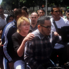 La fiscal general, Luisa Ortega (centro), abandona las inmediaciones del Ministerio Público. JUAN NEIRA