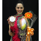 Carolina posa radiante con su nueva medalla