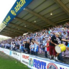 La afición de la Deportiva, en el partido en Lugo.