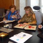 Flor Juan, Mercedes García, Isabel Carraso y Martínez Barazón durante la firma del convenio.