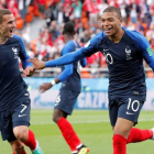 Los jugadores franceses celebran el gol de Mbappé.