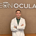 El doctor Carlos Plaza, especialista en enfermedades de la mácula y la retina en León Ocular. DL