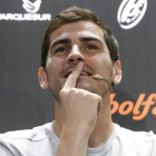 Iker acudió a la firma de un acuerdo de colaboración entre Futbol Factory y Casillas World.