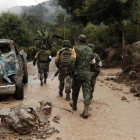 Soldados mexicanos recorren el municipio de Huahuchinango.