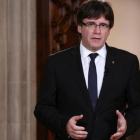 Puigdemont, durante su declaración institucional desde el Palau de la Generalitat.